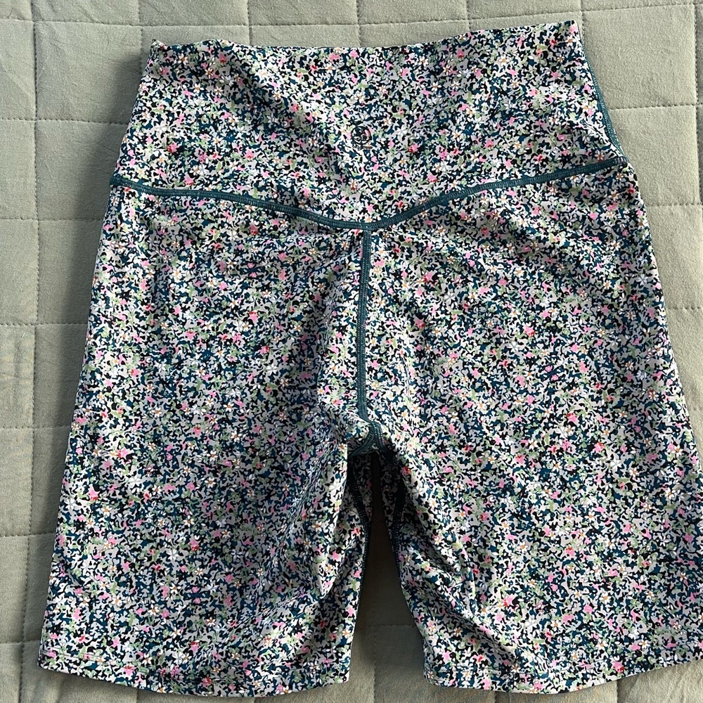 SAGE Collective High Rise Ditsy Floral Workout Yoga Print Bike Shorts Size Large
